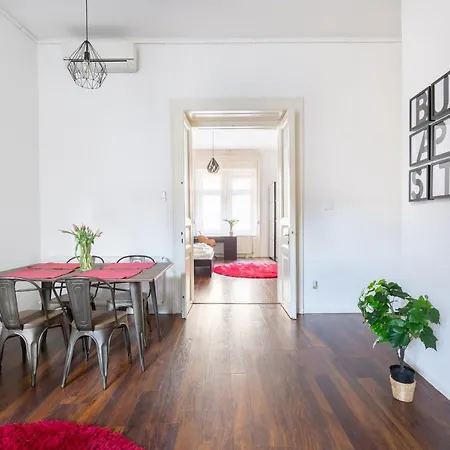 Red Dot 2 In One Apartment Budapest